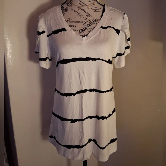 Sale Bold Stripped Overlap Sleeve Top - Picture 1 of 7